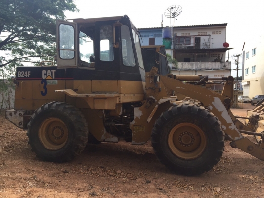 ขายด่วน รถตักล้อยาง. CAT. 924 F  สภาพดีมาก ติดต่อด่วน. 0910617179