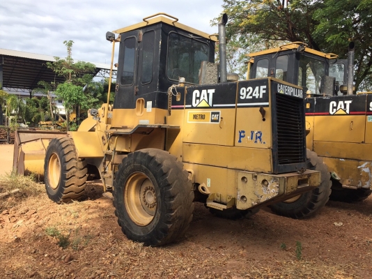 ขายด่วน รถตักล้อยาง. CAT. 924 F  สภาพดีมาก ติดต่อด่วน. 0910617179