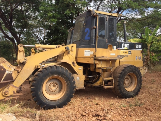 ขายด่วน รถตักล้อยาง. CAT. 924 F  สภาพดีมาก ติดต่อด่วน. 0910617179