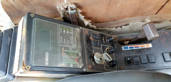 Sk200มาร์คทรี @ 850,000บาท รถนอกนำเข้ามายังไม่เคยใช้งานในเมืองไทย คอลโทลน้ำมันปั้มนิ้ว บูมอาร์มสวย เอวเเน่น เครื่องดี รถพร้อมใช้สนใจโทร 081-989-1989หรั่งครับ.