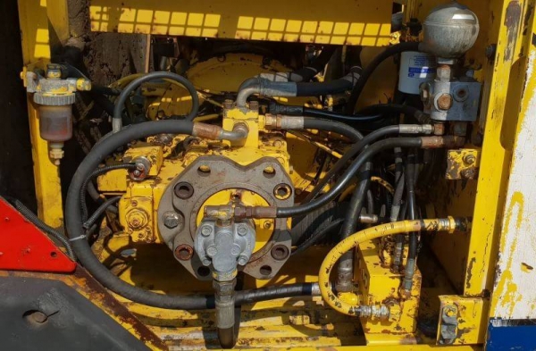 Sk200มาร์คทรี @ 850,000บาท รถนอกนำเข้ามายังไม่เคยใช้งานในเมืองไทย คอลโทลน้ำมันปั้มนิ้ว บูมอาร์มสวย เอวเเน่น เครื่องดี รถพร้อมใช้สนใจโทร 081-989-1989หรั่งครับ.