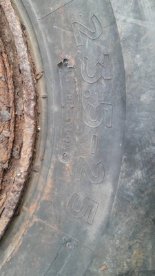 ยางรถตักล้อยาง 23.5/25 พร้อมกะทะ16รูน็อตใส่รถ CAT