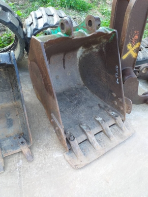 ขายบุ้งกี๋รถสำหรับขุดขนาด 40-50-60 รูสลัก 45 มิล ซอกแขน 17 ซม. ปากบุ้งกี๋ 60 ซม. สินค้าเก่านอก ยังไม่เคยใช้งานในไทย