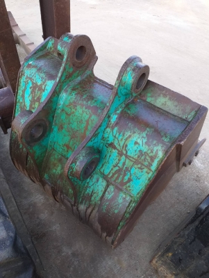 ขายบุ้งกี๋รถสำหรับขุดขนาด 40-50-60 รูสลัก 45 มิล ซอกแขน 17 ซม. ปากบุ้งกี๋ 60 ซม. สินค้าเก่านอก ยังไม่เคยใช้งานในไทย ขายบุ้งกี๋รถสำหรับขุดขนาด 40-50-60 รูสลัก 45 มิล ซอกแขน 17 ซม. ปากบุ้งกี๋ 60 ซม. สินค้าเก่านอก ยังไม่เคยใช้งานในไทย