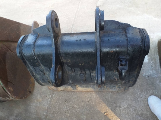 ขายบุ้งกี๋รถสำหรับขุดขนาด 40-50-60 รูสลัก 45 มิล ซอกแขน 17 ซม. ปากบุ้งกี๋ 60 ซม. สินค้าเก่านอก ยังไม่เคยใช้งานในไทย