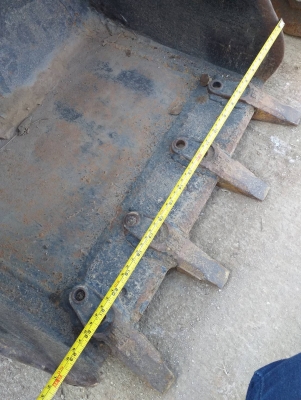 ขายบุ้งกี๋รถสำหรับขุดขนาด 40-50-60 รูสลัก 45 มิล ซอกแขน 17 ซม. ปากบุ้งกี๋ 60 ซม. สินค้าเก่านอก ยังไม่เคยใช้งานในไทย