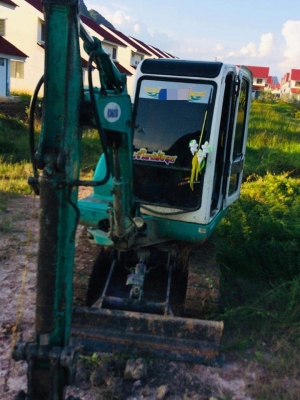 KOMATSU PC30-7 เครื่องดี ปั้มไม่มีโหลด ช่วงล่างเต็ม แอร์เย็น รถสวยๆ พร้อมใช้งาน ราคาคุยได้ 087297673