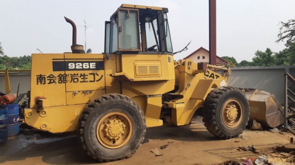 ขาย 690,000 รถตักล้อยาง CAT 926 E เครื่องดี เกียร์แรง เอวแน่น มีเก๋ง ยางดี รถสวยพร้อมใช้ เอกสารซื้อขาย รถอยู่ นครปฐม 090-772-3710 090-772-3708