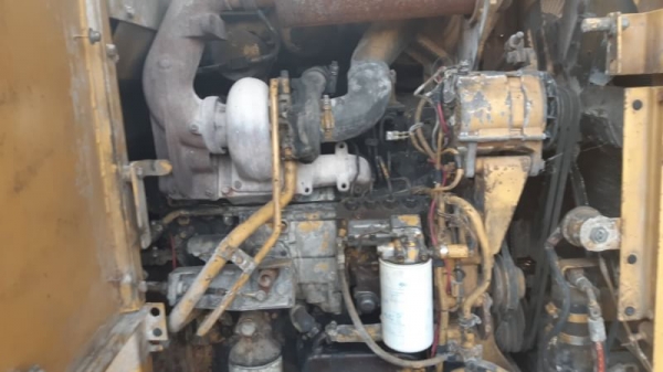 ขาย 690,000 รถตักล้อยาง CAT 926 E เครื่องดี เกียร์แรง เอวแน่น มีเก๋ง ยางดี รถสวยพร้อมใช้ เอกสารซื้อขาย รถอยู่ นครปฐม 090-772-3710 090-772-3708