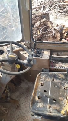 ขาย 690,000 รถตักล้อยาง CAT 926 E เครื่องดี เกียร์แรง เอวแน่น มีเก๋ง ยางดี รถสวยพร้อมใช้ เอกสารซื้อขาย รถอยู่ นครปฐม 090-772-3710 090-772-3708