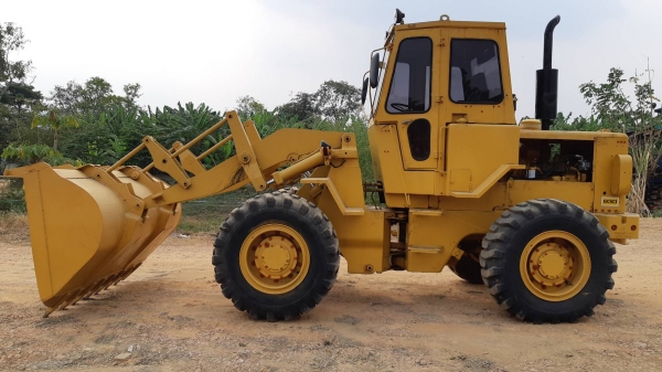 ขาย 595,000 รถตักล้อยาง CAT 930 เครื่องดี เกียร์แรง ระบบไฮดอลิคแรง เอวแน่น ยางดี แอร์หนาว รถตรวจเช็คใหม่ทั้งคัน สวยพร้อมใช้ เอกสารซื้อขาย รถอยู่ นครปฐม 090-772-3710 090-772-3708