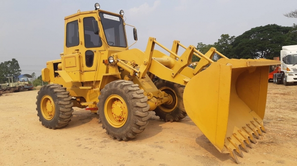 ขาย 595,000 รถตักล้อยาง CAT 930 เครื่องดี เกียร์แรง ระบบไฮดอลิคแรง เอวแน่น ยางดี แอร์หนาว รถตรวจเช็คใหม่ทั้งคัน สวยพร้อมใช้ เอกสารซื้อขาย รถอยู่ นครปฐม 090-772-3710 090-772-3708