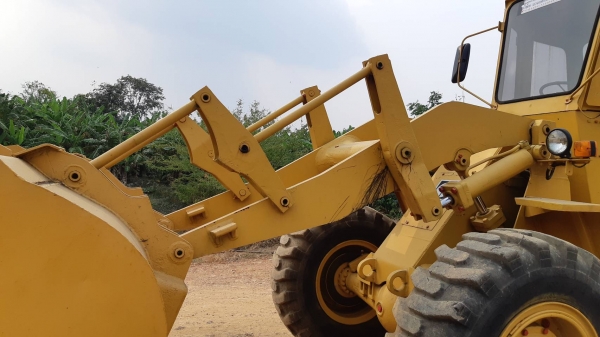 ขาย 595,000 รถตักล้อยาง CAT 930 เครื่องดี เกียร์แรง ระบบไฮดอลิคแรง เอวแน่น ยางดี แอร์หนาว รถตรวจเช็คใหม่ทั้งคัน สวยพร้อมใช้ เอกสารซื้อขาย รถอยู่ นครปฐม 090-772-3710 090-772-3708