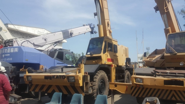ขายด่วน MOBILE CRANE 50 TON สนใจติดต่อคุณรัตนศักดิ์ 081-7621704