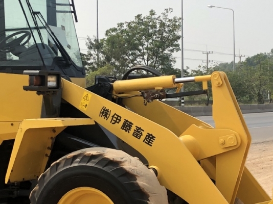 ขายรถตักล้อยาง KOMATSU WA100-6 ปี 2013 นำเข้าเองจากญี่ปุ่น สภาพสวยพร้อมใช้ มีVDOการทำงานครับ
