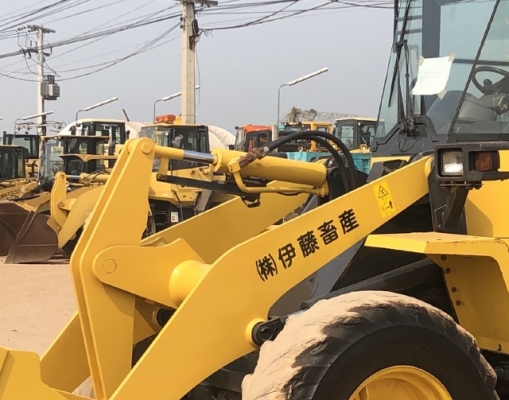 ขายรถตักล้อยาง KOMATSU WA100-6 ปี 2013 นำเข้าเองจากญี่ปุ่น สภาพสวยพร้อมใช้ มีVDOการทำงานครับ