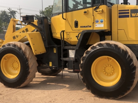 ขายรถตักล้อยาง KOMATSU WA100-6 ปี 2013 นำเข้าเองจากญี่ปุ่น สภาพสวยพร้อมใช้ มีVDOการทำงานครับ