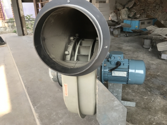 ขายโบลเวอร์ดูดฝุ่น-ดูดอากาศ โครงสร้างพลาสติกเหนียว 1HP. 380V สภาพสวยมาก หมุนนิ่ม ปากท่อ 10นิ้ว พร้อมใช้งาน