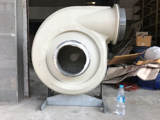 ขายโบลเวอร์ดูดฝุ่น-ดูดอากาศ โครงสร้างพลาสติกเหนียว 1HP. 380V สภาพสวยมาก หมุนนิ่ม ปากท่อ 10นิ้ว พร้อมใช้งาน