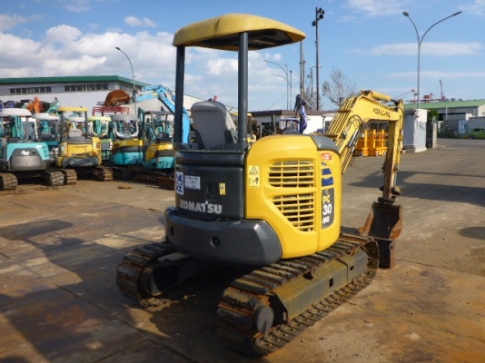 มาใหม่ ถึงไทยแล้วคับ KOMATSU PC 30MR-2 จากญี่ปุ่น สวยมาก โทร.090-986-2521 อ๊อบ