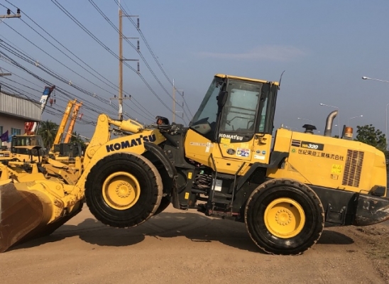 ขายรถตักล้อยาง KOMATSU WA320-7 ปี 2015 นำเข้าเองจากญี่ปุ่น สภาพสวยพร้อมใช้ มีVDOการทำงานครับ