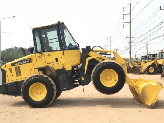 ขายรถตักล้อยาง KOMATSU WA100-6 ปี 2013 นำเข้าเองจากญี่ปุ่น สภาพสวยพร้อมใช้ มีVDOการทำงานครับ