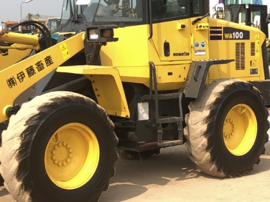 ขายรถตักล้อยาง KOMATSU WA100-6 ปี 2013 นำเข้าเองจากญี่ปุ่น สภาพสวยพร้อมใช้ มีVDOการทำงานครับ