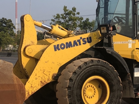 ขายรถตักล้อยาง KOMATSU WA320-7 ปี 2015 นำเข้าเองจากญี่ปุ่น สภาพสวยพร้อมใช้ มีVDOการทำงานครับ ขายรถตักล้อยาง KOMATSU WA320-7 ปี 2015 นำเข้าเองจากญี่ปุ่น สภาพสวยพร้อมใช้ มีVDOการทำงานครับ
