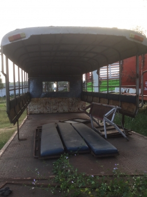 ขายหลังคารถเมย์สองแถวสภาพดี หลังคาพร้อมเบาะและอุปกรณ์บันไดขึ้น กว้าง2.1ม ยาว4.3 ม สูง1.7ม ราคา 12,000 บาท ติดต่อ 089-5367218. 081-4252943