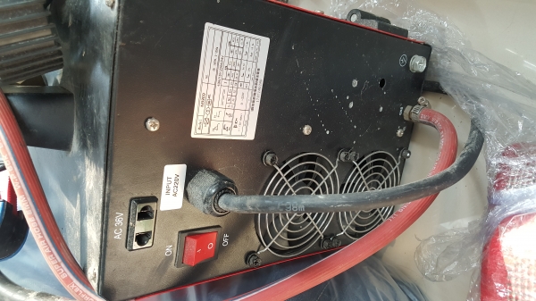 ตู้เชื่อม co2 สภาพดีใช้งานไม่เยอะ รุ่น N200 พร้อมสาย พร้อมถังco2