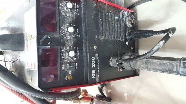 ตู้เชื่อม co2 สภาพดีใช้งานไม่เยอะ รุ่น N200 พร้อมสาย พร้อมถังco2