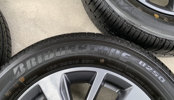 ล้อแม็กป้ายแดง Nissan Almera Sportech ขอบ 15 พร้อมยางป้ายแดง Bridgestone 185-65-15 ปี 18 สวยกริ๊บ
