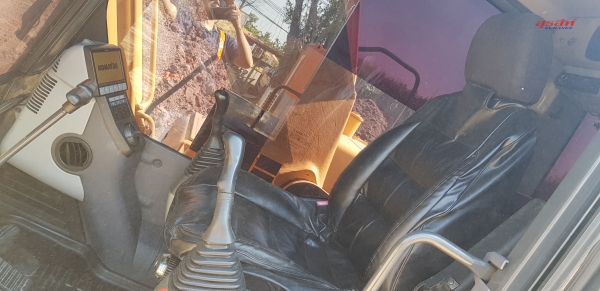 ขายรถแบคโฮ KOMATSU PC200-8 ใช้งาน 6 พันชั่วโมง สภาพเทพบุตร ขายรถแบคโฮ KOMATSU PC200-8 ใช้งาน 6 พันชั่วโมง สภาพเทพบุตร