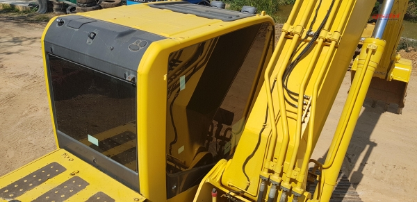 ขายรถแบคโฮ KOMATSU PC200-8 ใช้งาน 6 พันชั่วโมง สภาพเทพบุตร ขายรถแบคโฮ KOMATSU PC200-8 ใช้งาน 6 พันชั่วโมง สภาพเทพบุตร