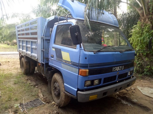 รถบรรทุก 6 ล้อ ISUZU