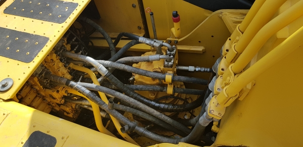 รถแบคโฮ KOMATSU PC200-8M0 ซีเรียลสูง กล้องหลัง ใช้งานเพียง 6 พันชั่วโมง (PM 7 พันชั่วโมง) สภาพเทพบุตร รถแบคโฮ KOMATSU PC200-8M0 ซีเรียลสูง กล้องหลัง ใช้งานเพียง 6 พันชั่วโมง (PM 7 พันชั่วโมง) สภาพเทพบุตร