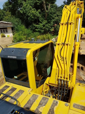 ขายรถแบคโฮ KOMATSU PC200-8 ใช้งานเพียง 7 พันชั่วโมง สภาพนางฟ้า ขายรถแบคโฮ KOMATSU PC200-8 ใช้งานเพียง 7 พันชั่วโมง สภาพนางฟ้า