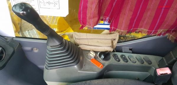 ขายรถแบคโฮ KOMATSU PC130-8 ใช้งาน 9 พันชั่วโมง สภาพนางฟ้า เอกสารเล่มทะเบียน ขายรถแบคโฮ KOMATSU PC130-8 ใช้งาน 9 พันชั่วโมง สภาพนางฟ้า เอกสารเล่มทะเบียน