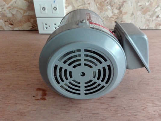 ขายมอเตอร์  Mitsubishi 1HP. 380V  4Pole