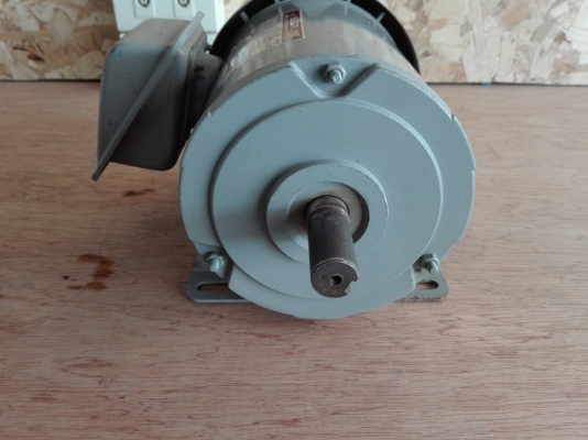 ขายมอเตอร์  Mitsubishi 1HP. 380V  4Pole