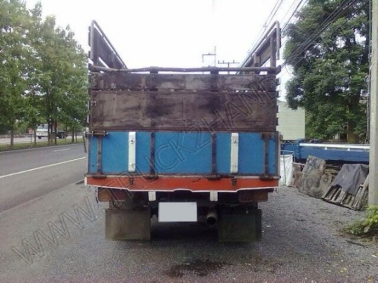 รถบรรทุก 6 ล้อ ยี่ห้อ ISUZU รุ่น NPR