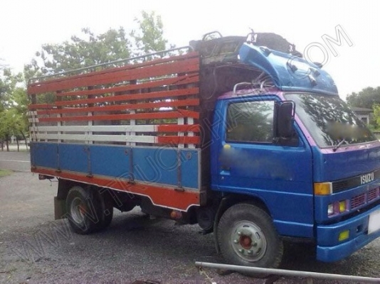 รถบรรทุก 6 ล้อ ยี่ห้อ ISUZU รุ่น NPR