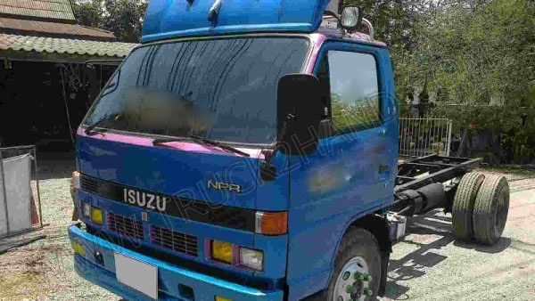 รถบรรทุก 6 ล้อ ยี่ห้อ ISUZU รุ่น NPR