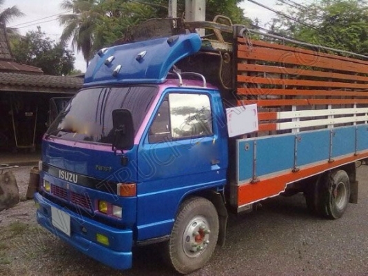 รถบรรทุก 6 ล้อ ยี่ห้อ ISUZU รุ่น NPR