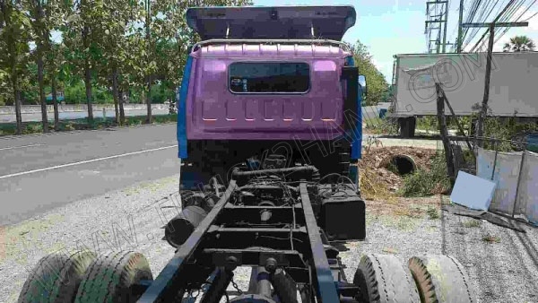 รถบรรทุก 6 ล้อ ยี่ห้อ ISUZU รุ่น NPR