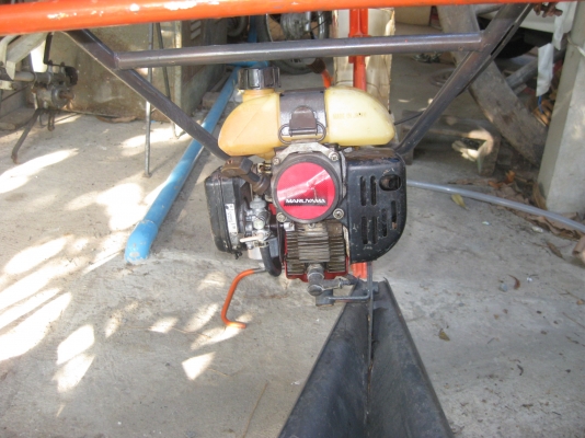 เครื่องแหวกร่องในข้าว