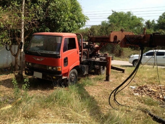 รถบรรทุก 6 ล้อ ติดเครน พร้อมอุปกรณ์เจาะ ยี่ห้อ HINO