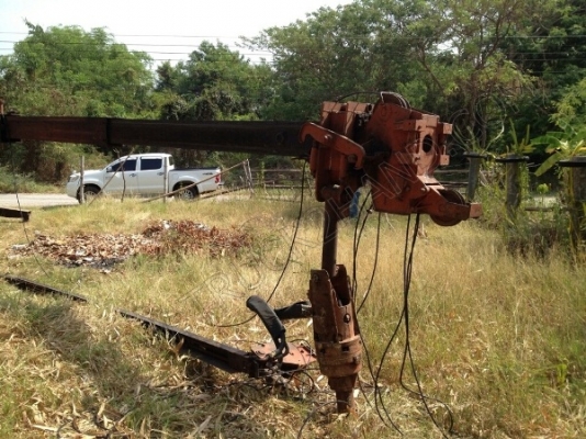 รถบรรทุก 6 ล้อ ติดเครน พร้อมอุปกรณ์เจาะ ยี่ห้อ HINO