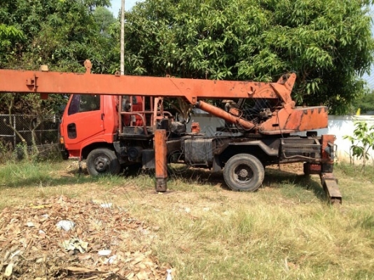 รถบรรทุก 6 ล้อ ติดเครน พร้อมอุปกรณ์เจาะ ยี่ห้อ HINO