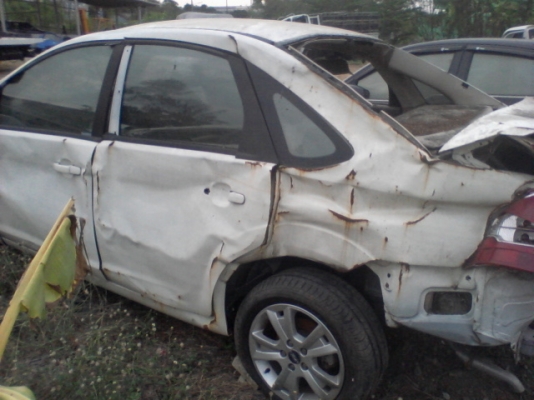 ขายด่วน FROD FOCUS 2.0 สีขาว ปี 2011พร้อมชุดจดทะเบียน ขายด่วน FROD FOCUS 2.0 สีขาว ปี 2011พร้อมชุดจดทะเบียน